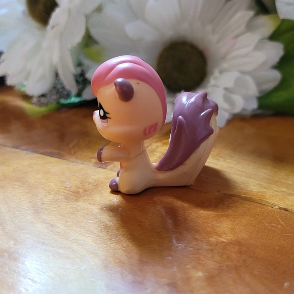 Littlest Pet Shop LPS #1601 Squirrel Yellow Purple Pink Eyes 2007 B - Picture 4 of 11